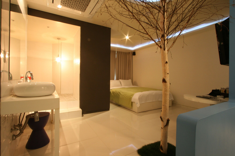 Bedroom 4, Dong Seoul Hotel, Gwang-jin