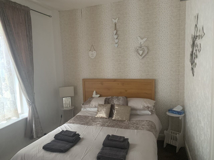Bedroom 2, The Butterfly Hotel - Group Weekends, Blackpool