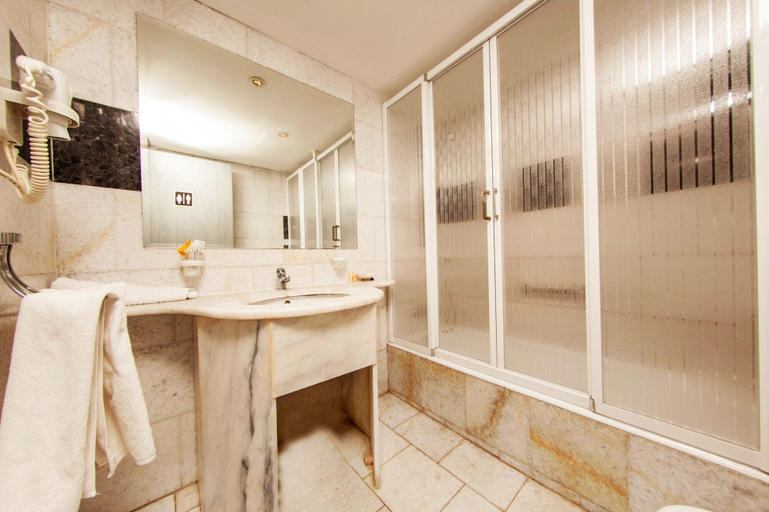 Bathroom 4, Panorama Plaza, Köyceğiz