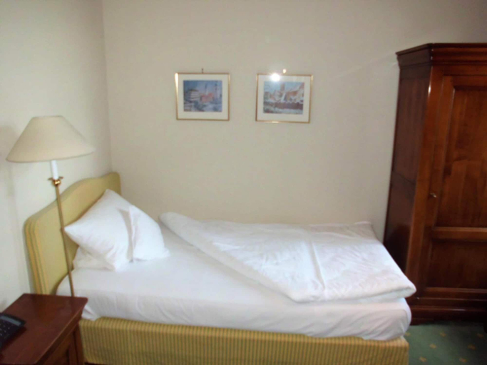 Bedroom 4, Freihof, Rhein-Neckar-Kreis