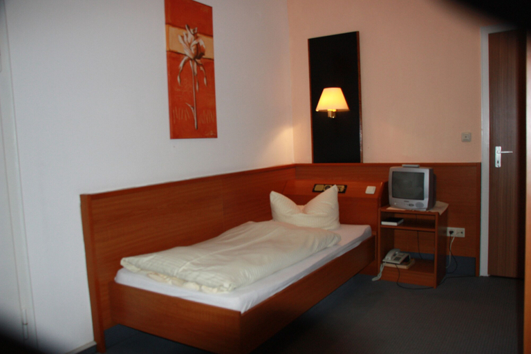 Bedroom 3, Misselhorner Hof, Celle