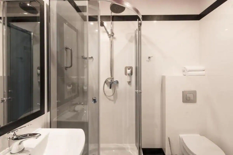 Bathroom 5, ibis Styles Gniezno Stare Miasto, Gniezno
