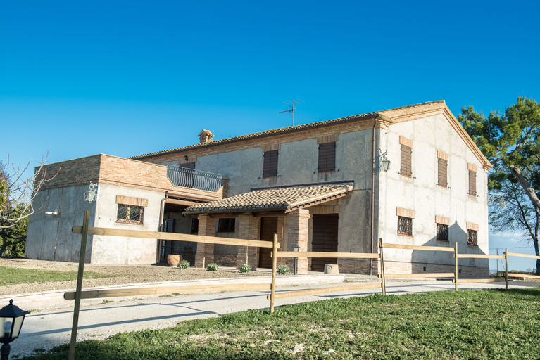 Exterior & Views 2, B&B I Pini Di Storaco, Ancona