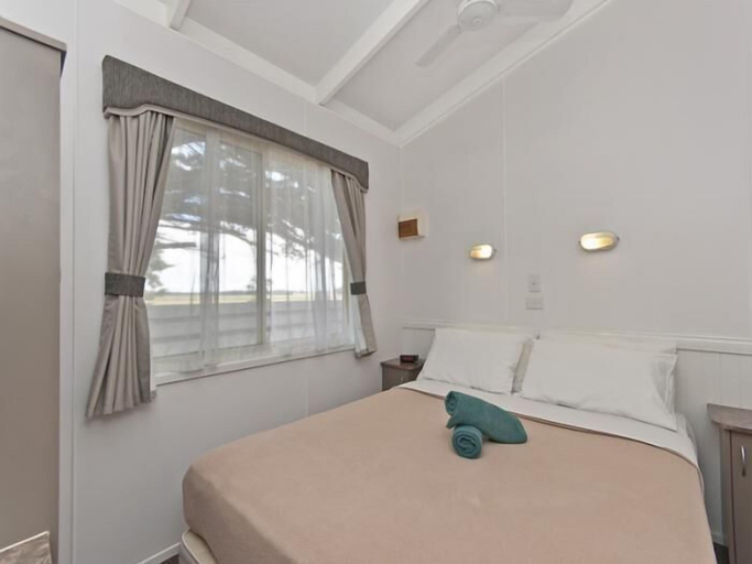 Bedroom 3, Gum Tree Caravan Park, Moyne - South