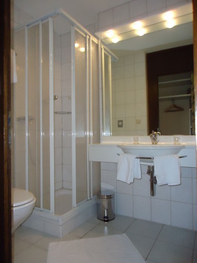 Bathroom 4, Hotel Quellenhof Leukerbad, Leuk