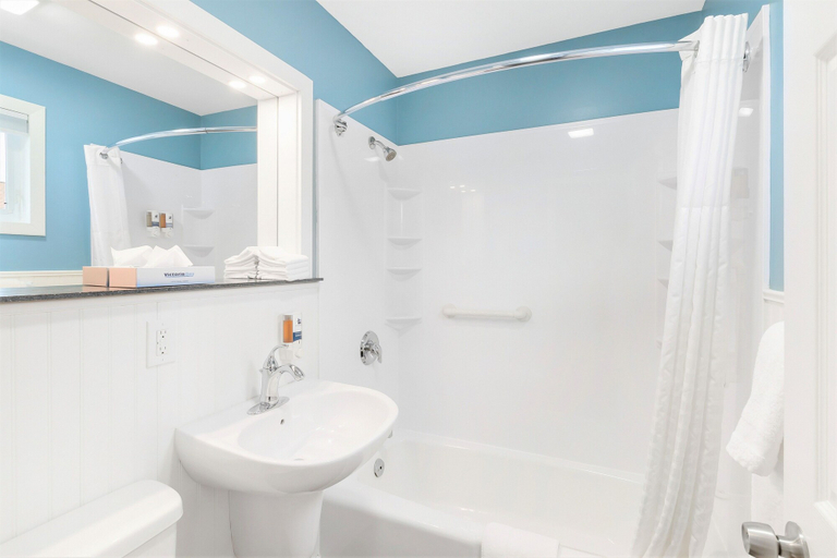 Bathroom 4, Top Notch Inn, Coos