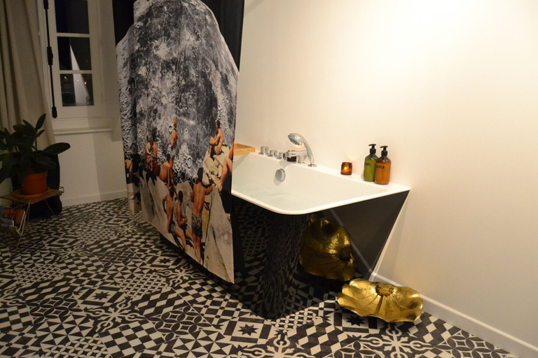 Bathroom 5, Artefact, Côtes-d'Armor