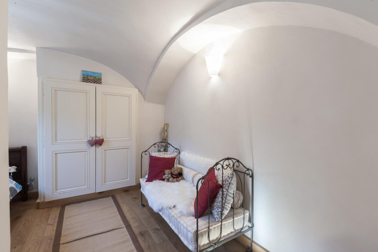 Bedroom 5, Bed End Breakfast du Centre, Savoie