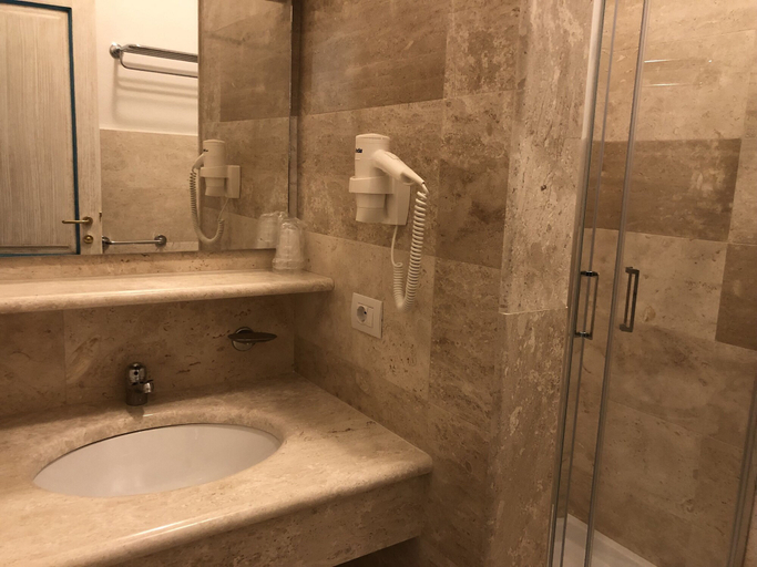 Bathroom 4, Hotel Riviera, Sassari
