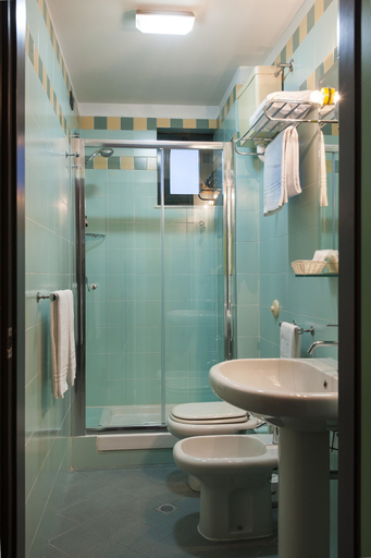 Bathroom 4, Albergo Athenaeum, Palermo