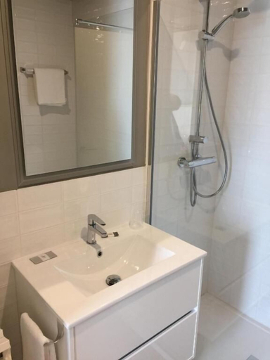 Bathroom 4, Hotel Terminus Puigcerdà, Girona