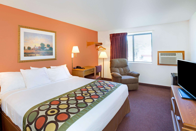 Bedroom 3, Super 8 by Wyndham Aberdeen East, Brown