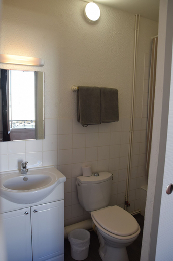 Bathroom 5, Nouvel Hôtel, Var