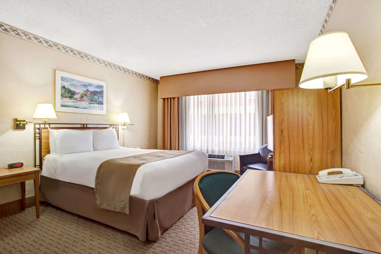 Bedroom 3, Travelodge by Wyndham Seattle By The Space Needle, Seattle