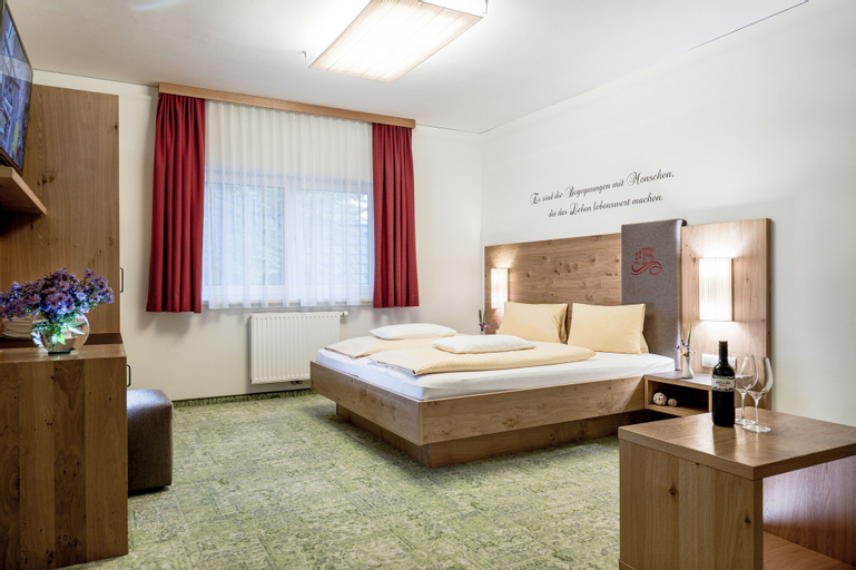 Bedroom 2, Appartement-Hotel Zur Barbara, Liezen