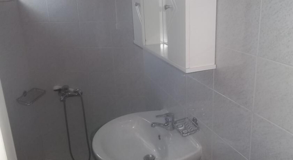 Bathroom 3, Meandros, Crete