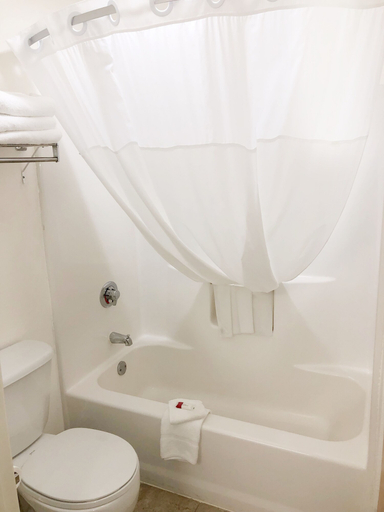 Bathroom 4, Super 8 by Wyndham Three Rivers, Saint Joseph