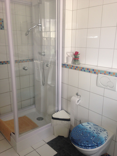 Bathroom 5, Gästehaus Tante Tienchen, Ortenaukreis