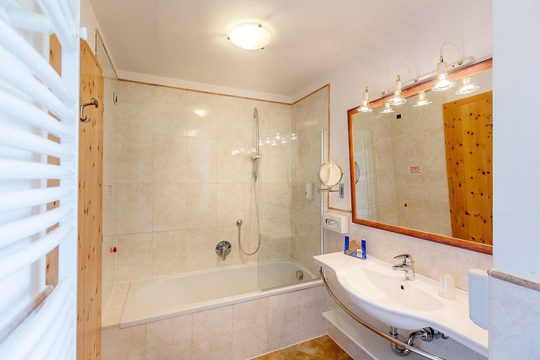 Bathroom 5, Diamant Spa Resort, Bolzano