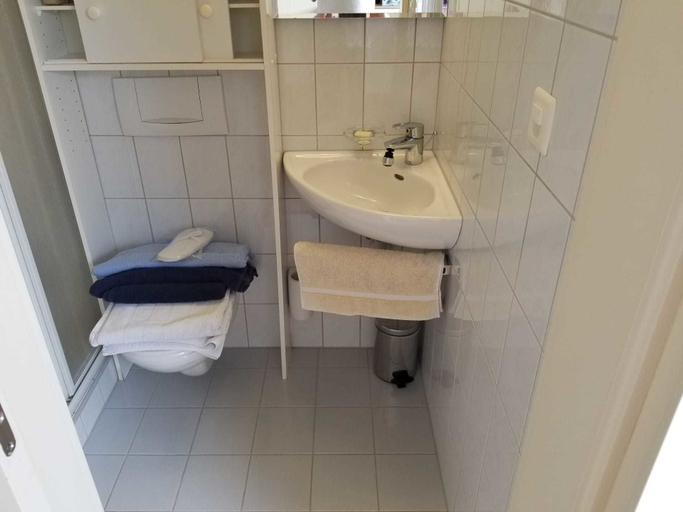 Bathroom 2, Studio directly by Lake Contance, Bodensee