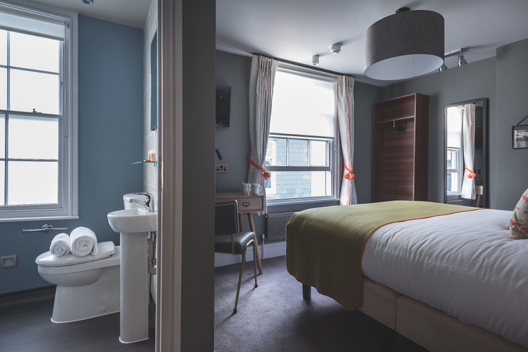 Bedroom 4, Chainlocker, Cornwall