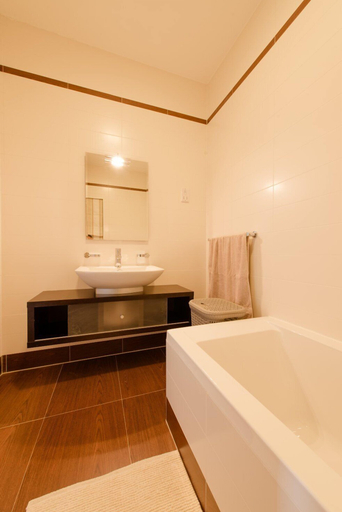 Bathroom 4, Seafront Luxury APT With Pool