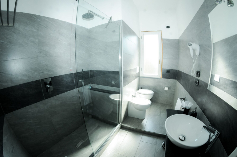 Bathroom 4, Affittacamere Delfo, Pisa