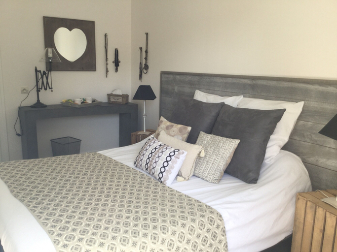 Bedroom 3, La Maison des Eaux Claires, Charente