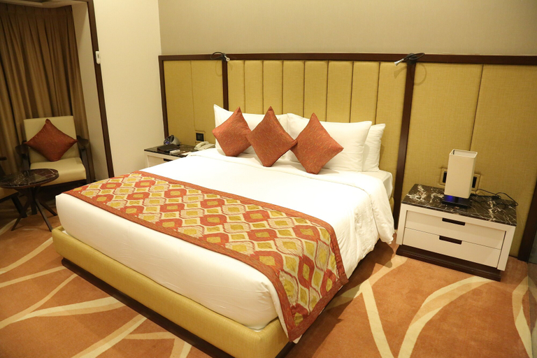 Bedroom 2, Radisson Lucknow City Center, Lucknow