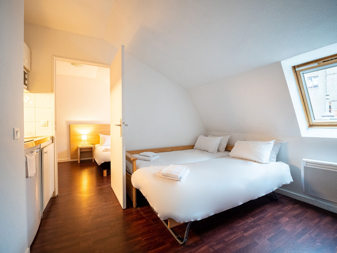 Bedroom 3, ResidHotel Saint Etienne Centre, Loire