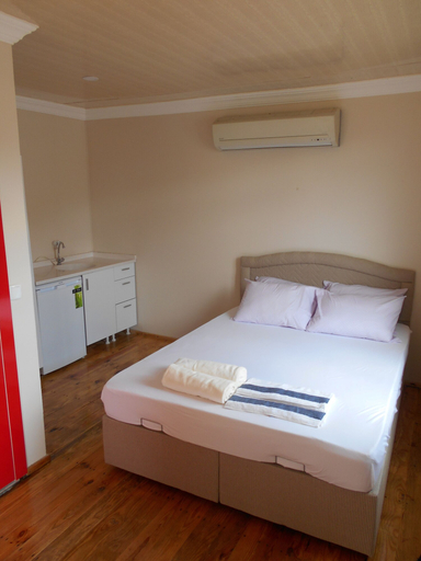 Bedroom 2, Red's Bungalow, Didim