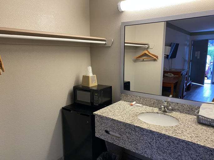 Bathroom 3, Cabarrus Inn, Cabarrus