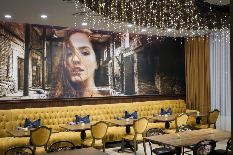 Food & Drinks 5, The Peregrine Omaha Downtown, Curio Collection by Hilton, Douglas
