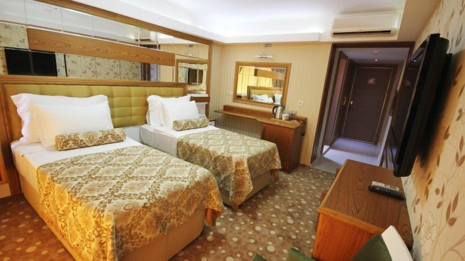 Bedroom 2, Grand Corner Hotel - Boutique Class, Konak