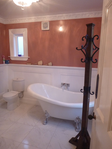 Bathroom 5, Theatre Royal Hotel Kumara, Westland