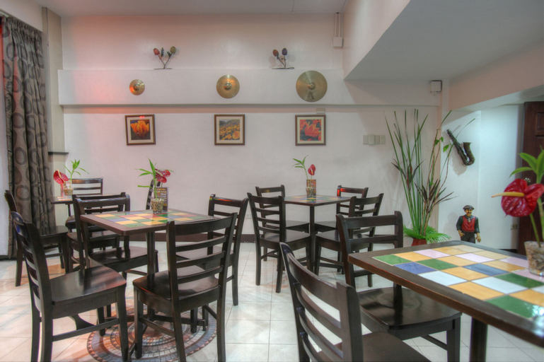 Food & Drinks 15