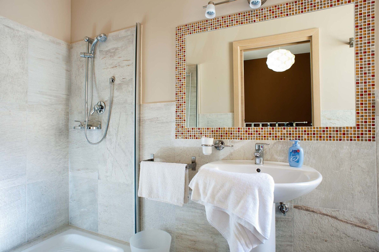 Bathroom, Brezza Marina, Syracuse