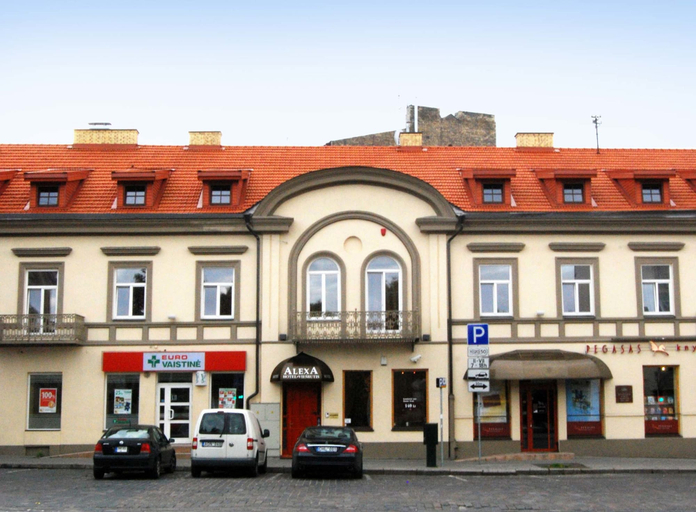 Exterior & Views