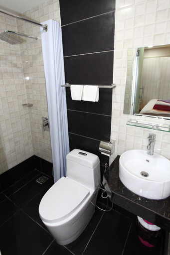 Bathroom 4, Grand Sh Hotel, Miri