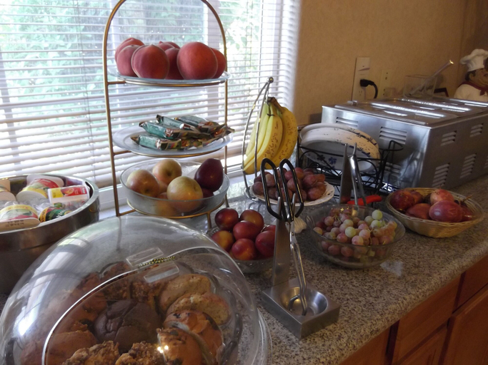 Food & Drinks 4, Garden Inn and Suites, Fresno