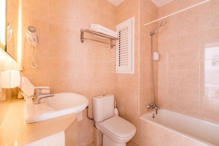 Bathroom 3, Apartamentos Avenida - MC Apartamentos Ibiza, Baleares