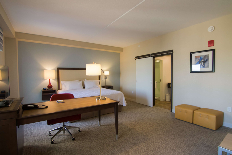 Bedroom 3, Hampton Inn & Suites Tulsa Downtown, Tulsa
