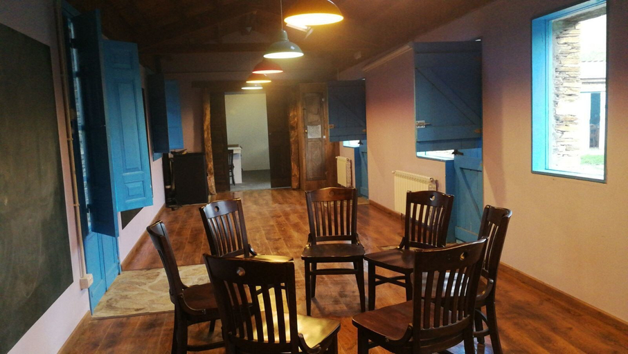 Others 5, O Albergue - Hostel, Lugo