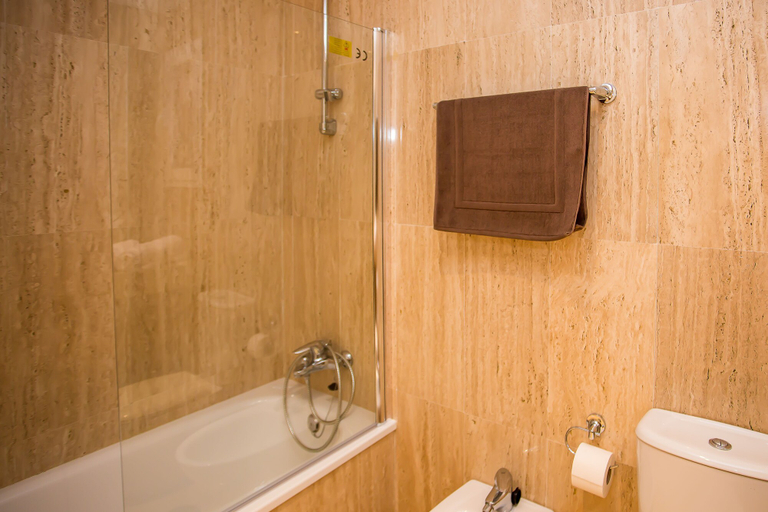 Bathroom 4, Luxurious and Spacious, 3 bedroom apartment ZA16, Málaga