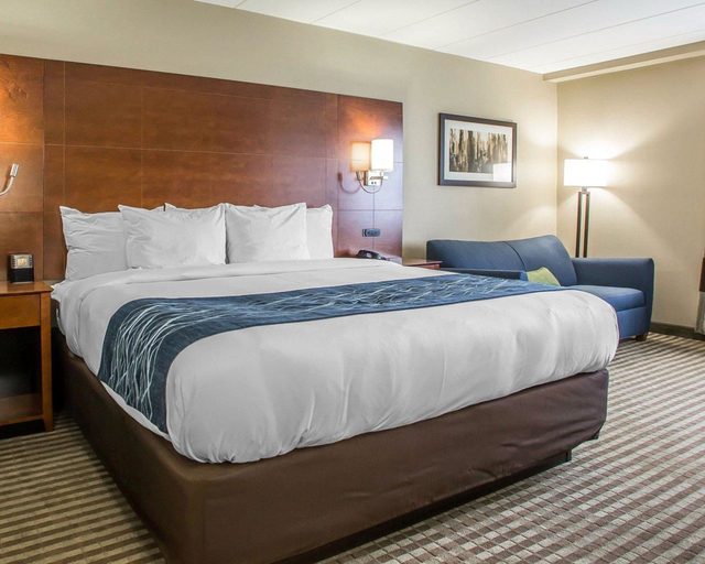 Bedroom 3, Comfort Inn Hammond I-94, Lake