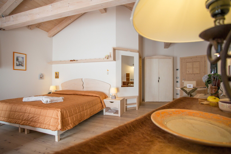 Bedroom 3, Castelir Suite Hotel, Trento