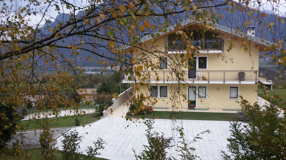 Exterior & Views 2, Affittacamere Rubino Guest House, Belluno