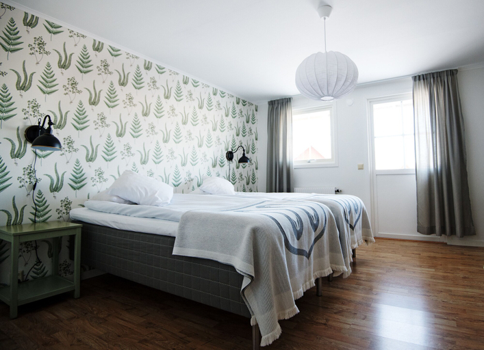 Bedroom 4, Två Skyttlar, Mark