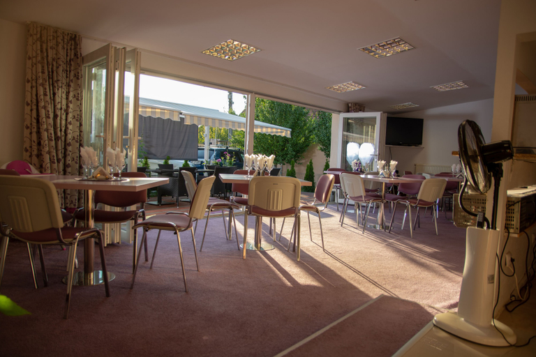 Food & Drinks 3, Amethyst House, Otopeni