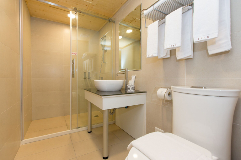 Bathroom 4, 17th Summer, Hualien